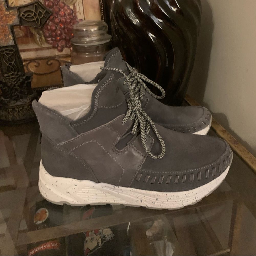 New Earth shoes size 6.5